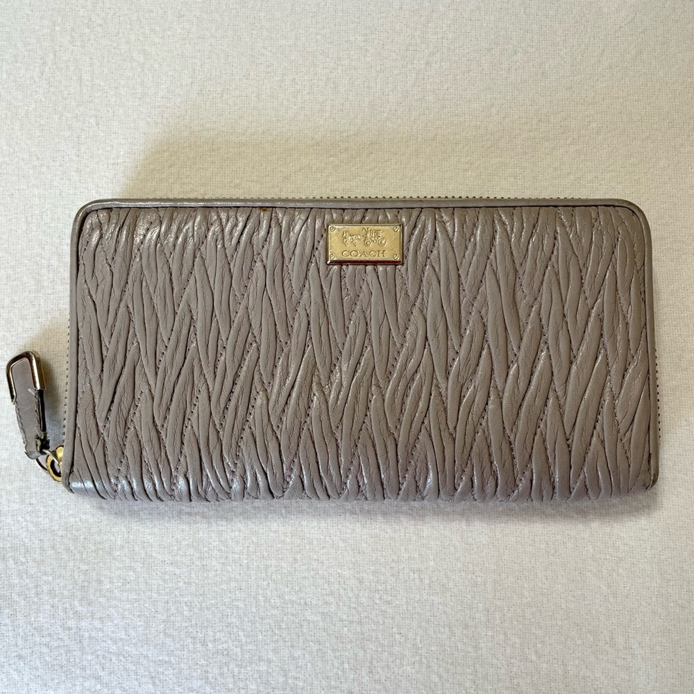 VTG Coach Madison Gray Gathered Twist Leather Accordion Zip Around Long Wallet